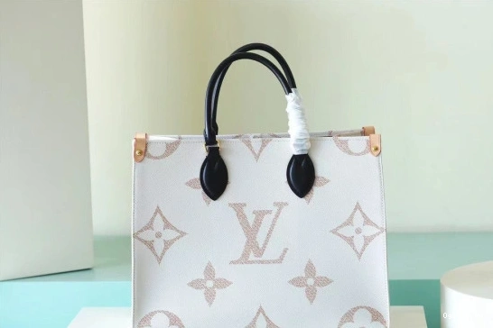 ONTHEGO LOUIS VUITTON MM 0701